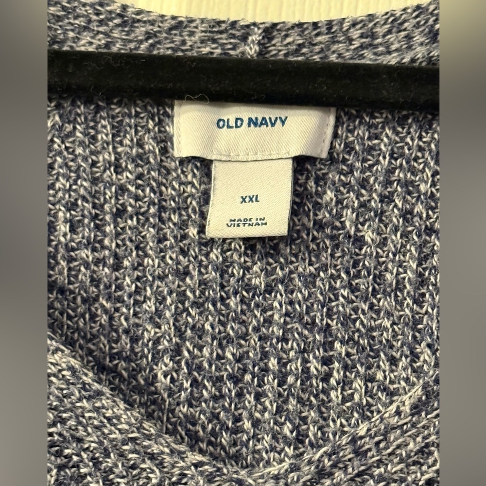 Old Navy Women's V-Neck Sweater - Picture 2 of 5